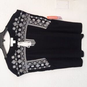 NWT "Bunulu" Embroidered Peasant Top Size Small